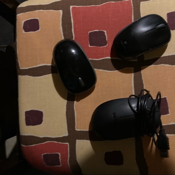 Four computer mice different brands and styles - Picture 3 of 5